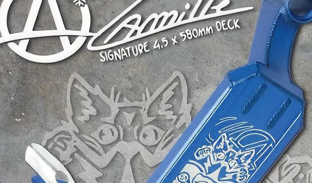 Deck signature Camille Scooters
