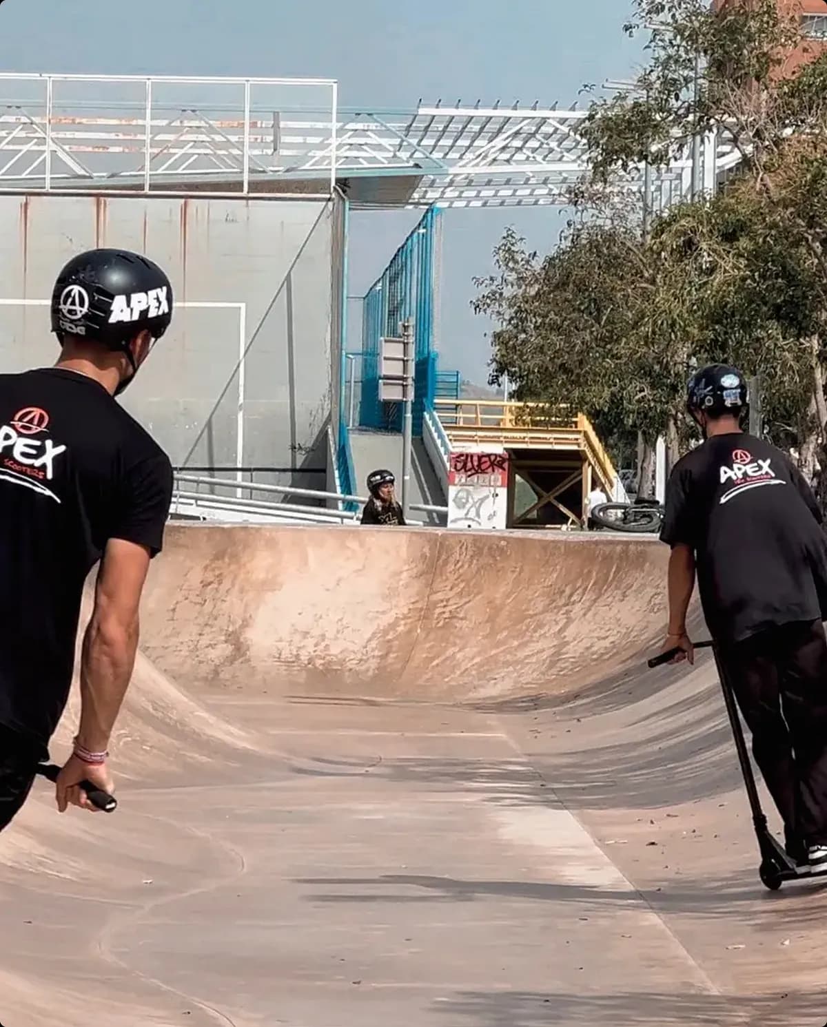 Session Apex Pro Scooters au skatepark