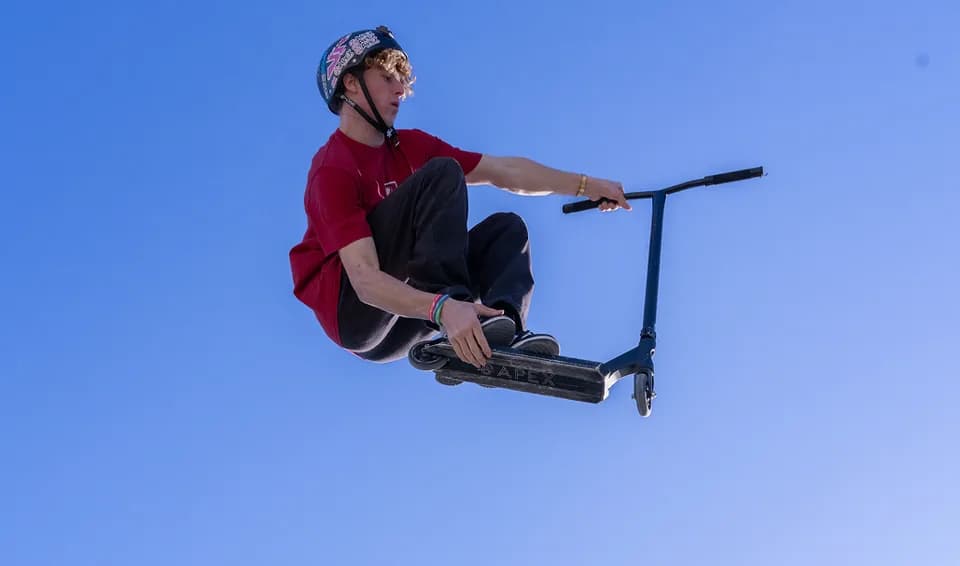 Camille Scooters en figure aérienne