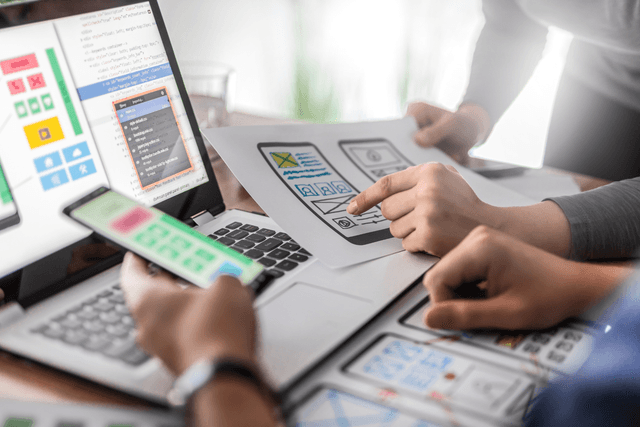 Checklist lancement application : store, ASO, analytics et crash reporting.